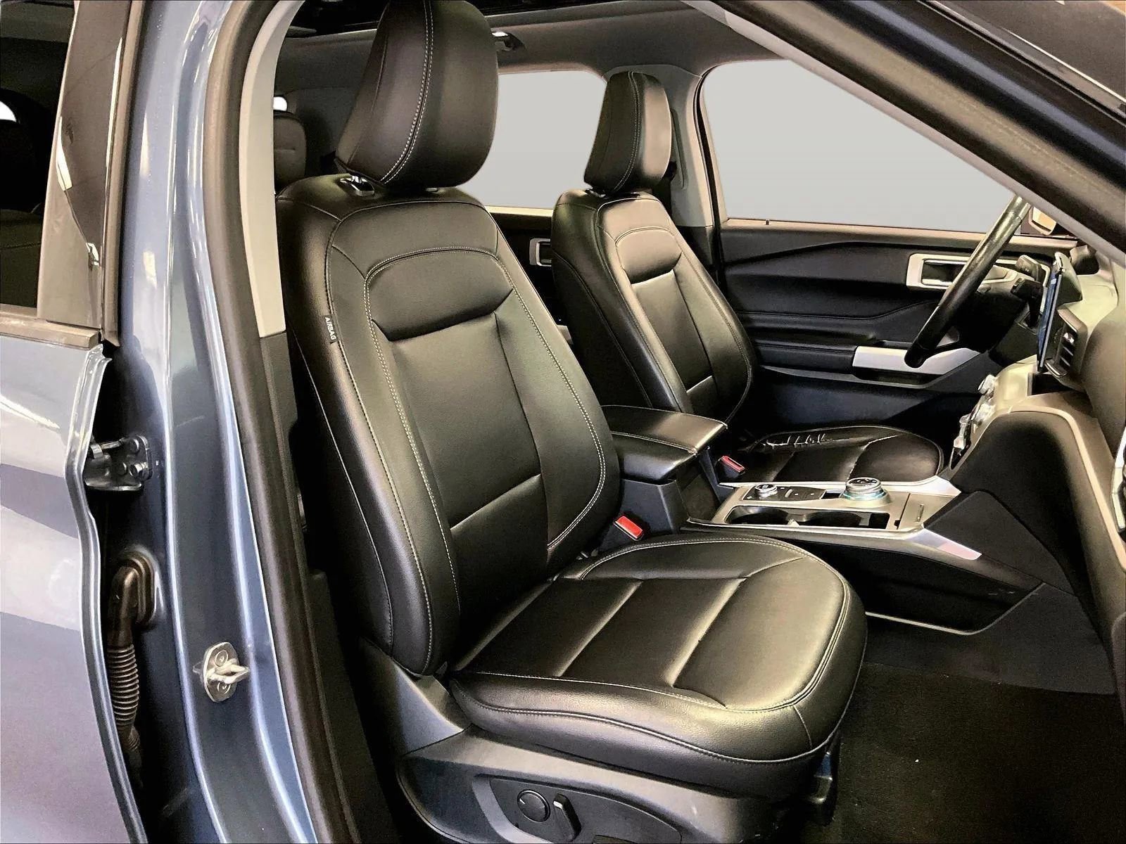 Certified 2021 Ford Explorer XLT w/ Equipment Group 202A image 7