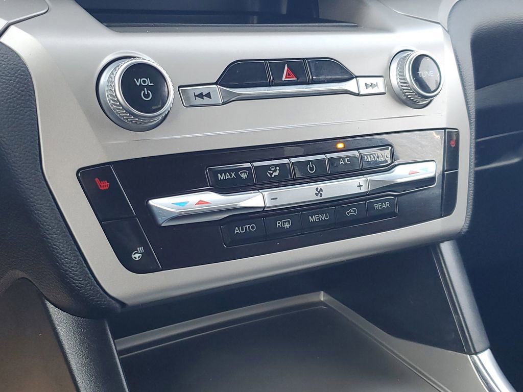 Certified 2022 Ford Explorer XLT w/ Equipment Group 202A image 19