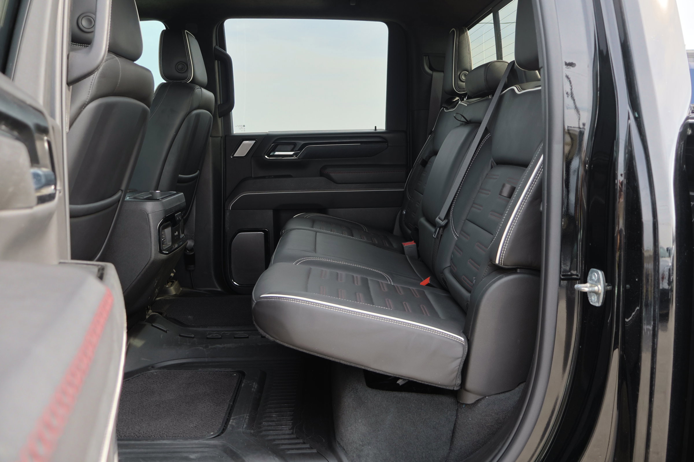 Used 2024 GMC Sierra 2500 AT4X image 43