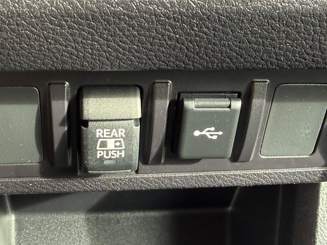 Used 2023 Toyota Tacoma SR5 AWD/4WD image 13