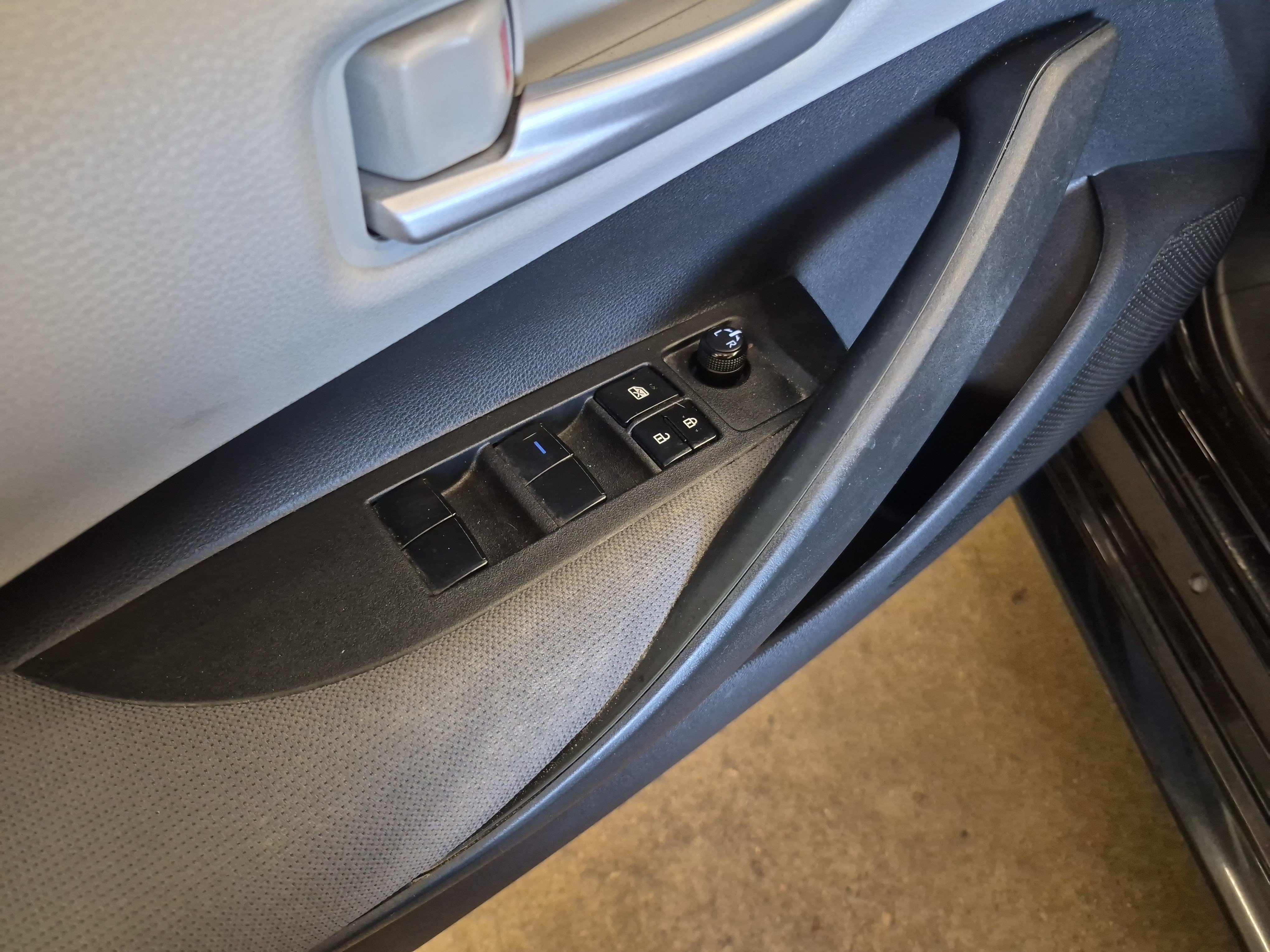 Used 2021 Toyota Corolla LE FWD image 10