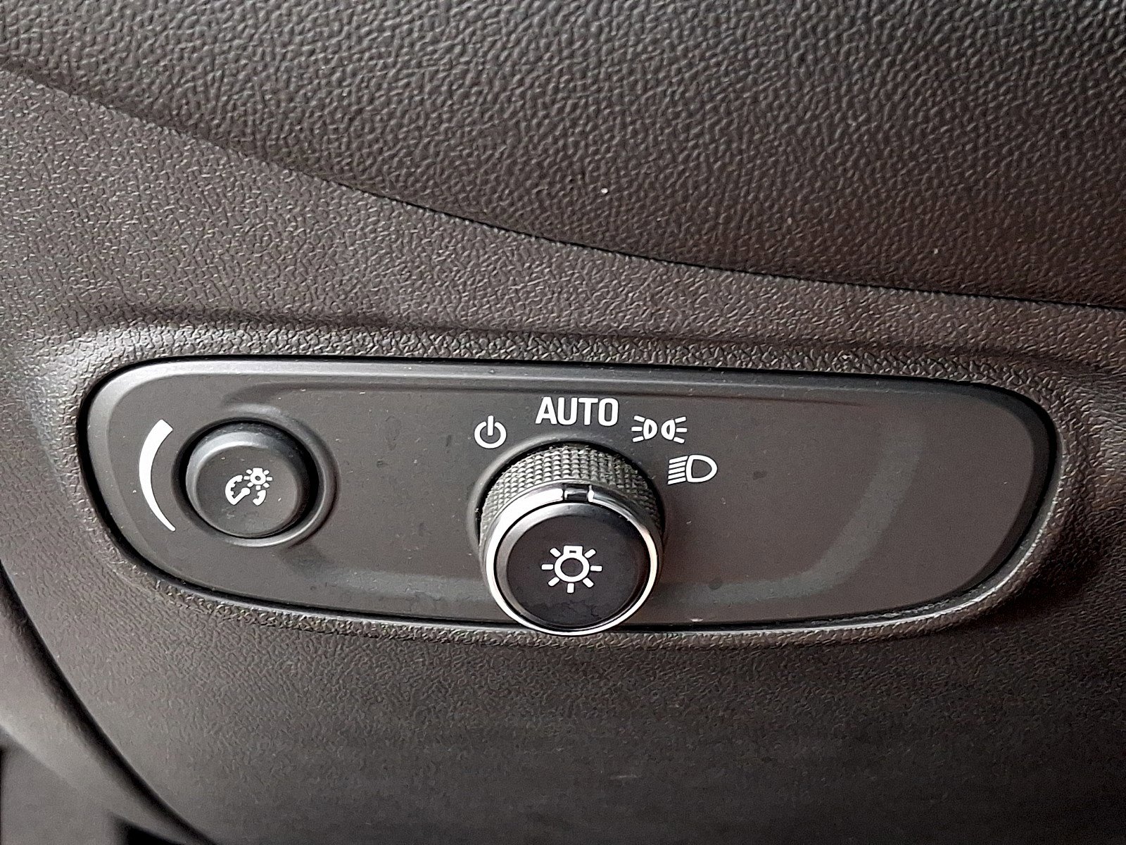 Used 2022 Chevrolet Equinox LS w/ LS Convenience Package image 24