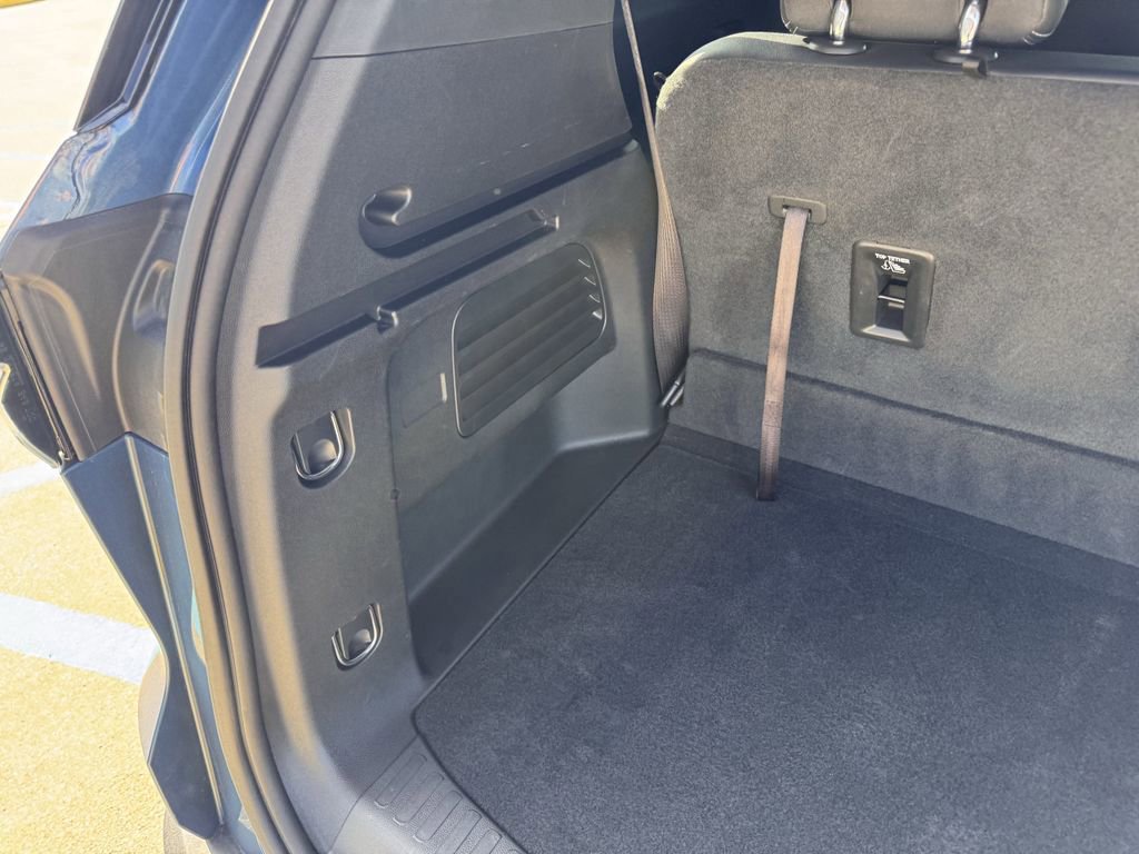 Used 2025 Chevrolet Traverse LT image 37