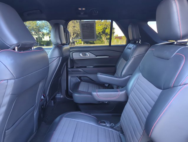 Certified 2025 Ford Explorer ST-Line w/ Premium Package image 18