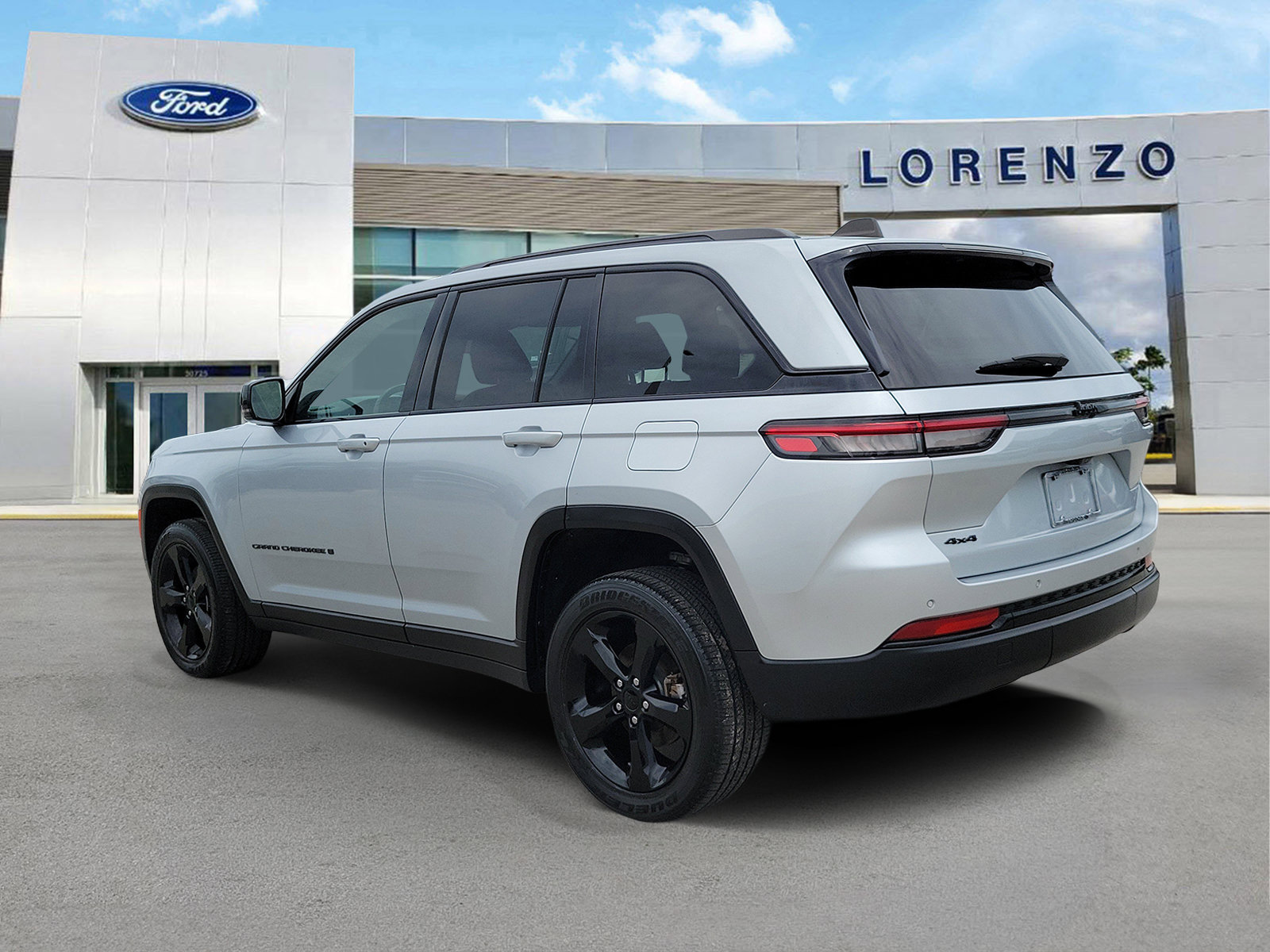 Used 2023 Jeep Grand Cherokee Altitude AWD/4WD image 7