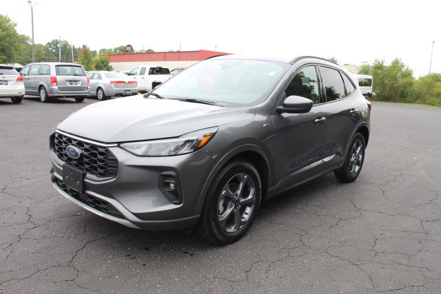 Certified 2023 Ford Escape ST-Line Select AWD/4WD image 8