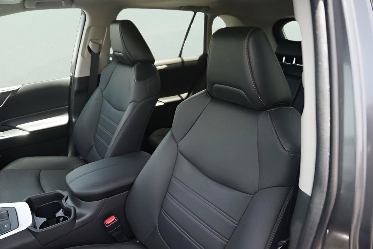 Used 2021 Toyota RAV4 XLE Premium AWD/4WD image 10
