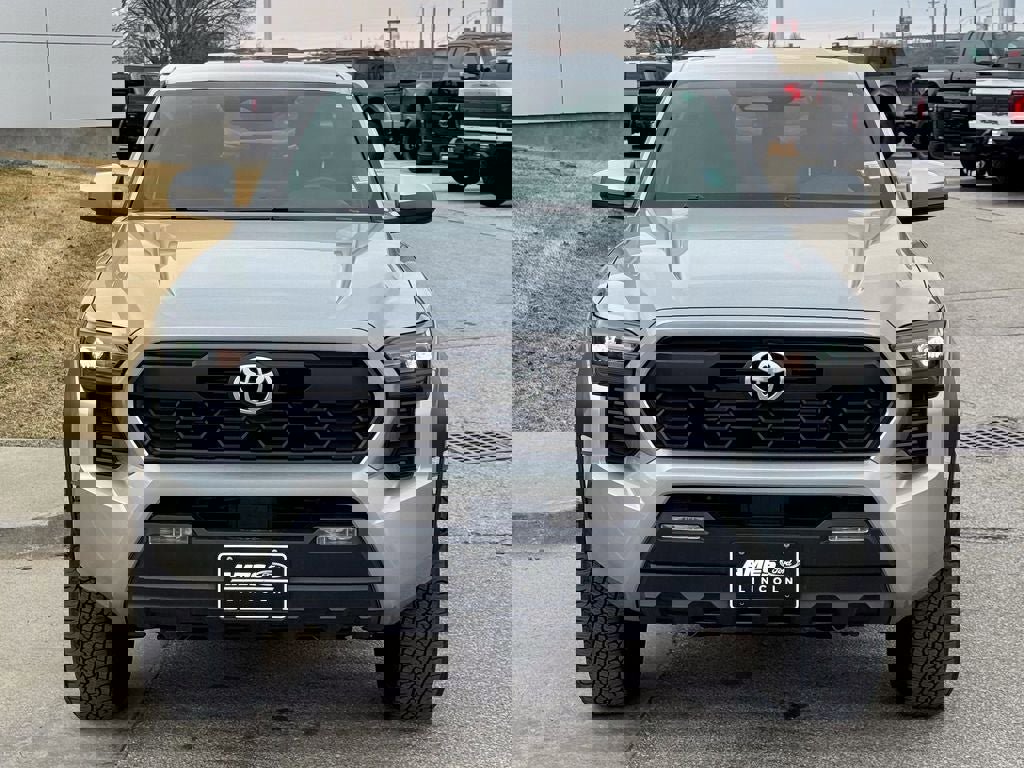 Used 2024 Toyota Tacoma TRD Off-Road AWD/4WD image 8