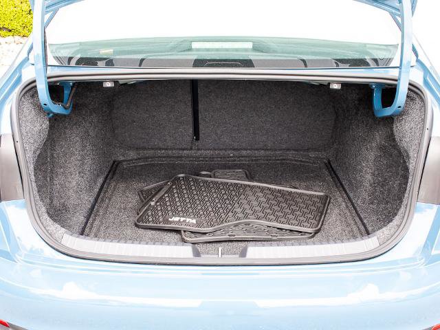 Used 2025 Volkswagen Jetta SEL FWD image 22