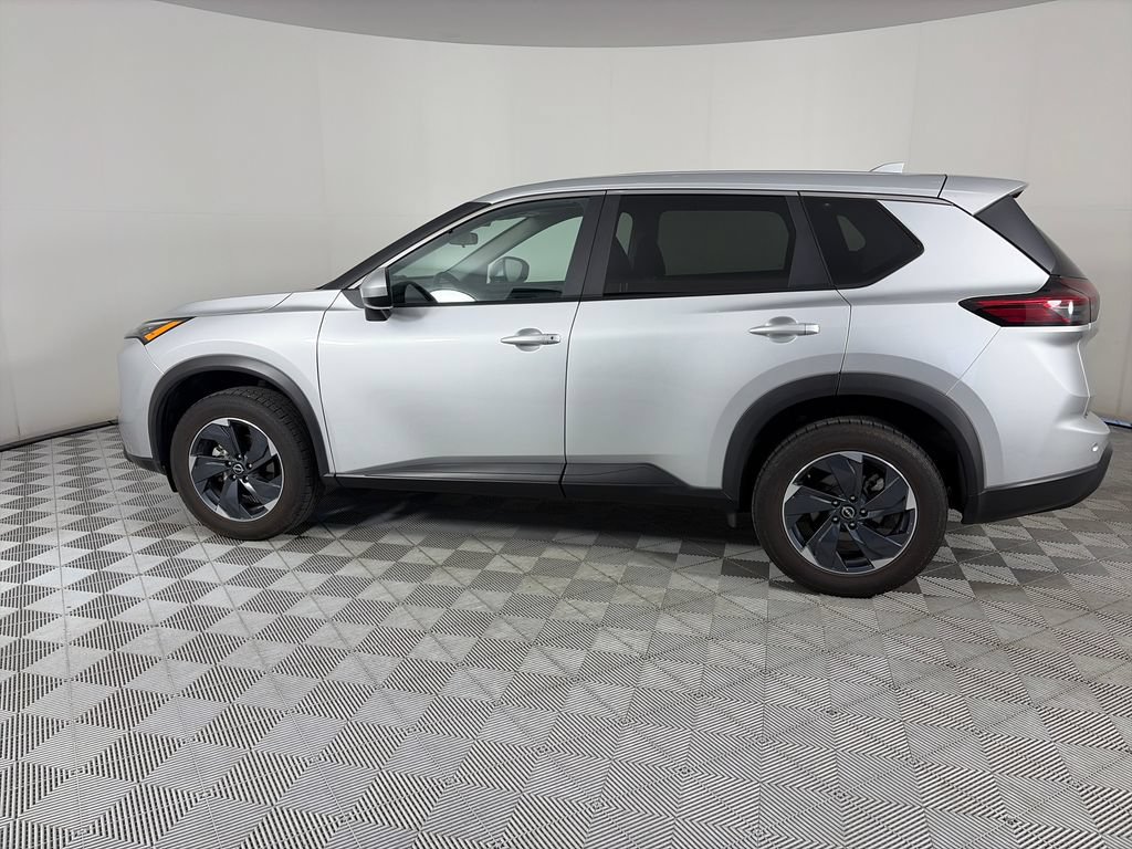 Used 2024 Nissan Rogue SV AWD/4WD image 4