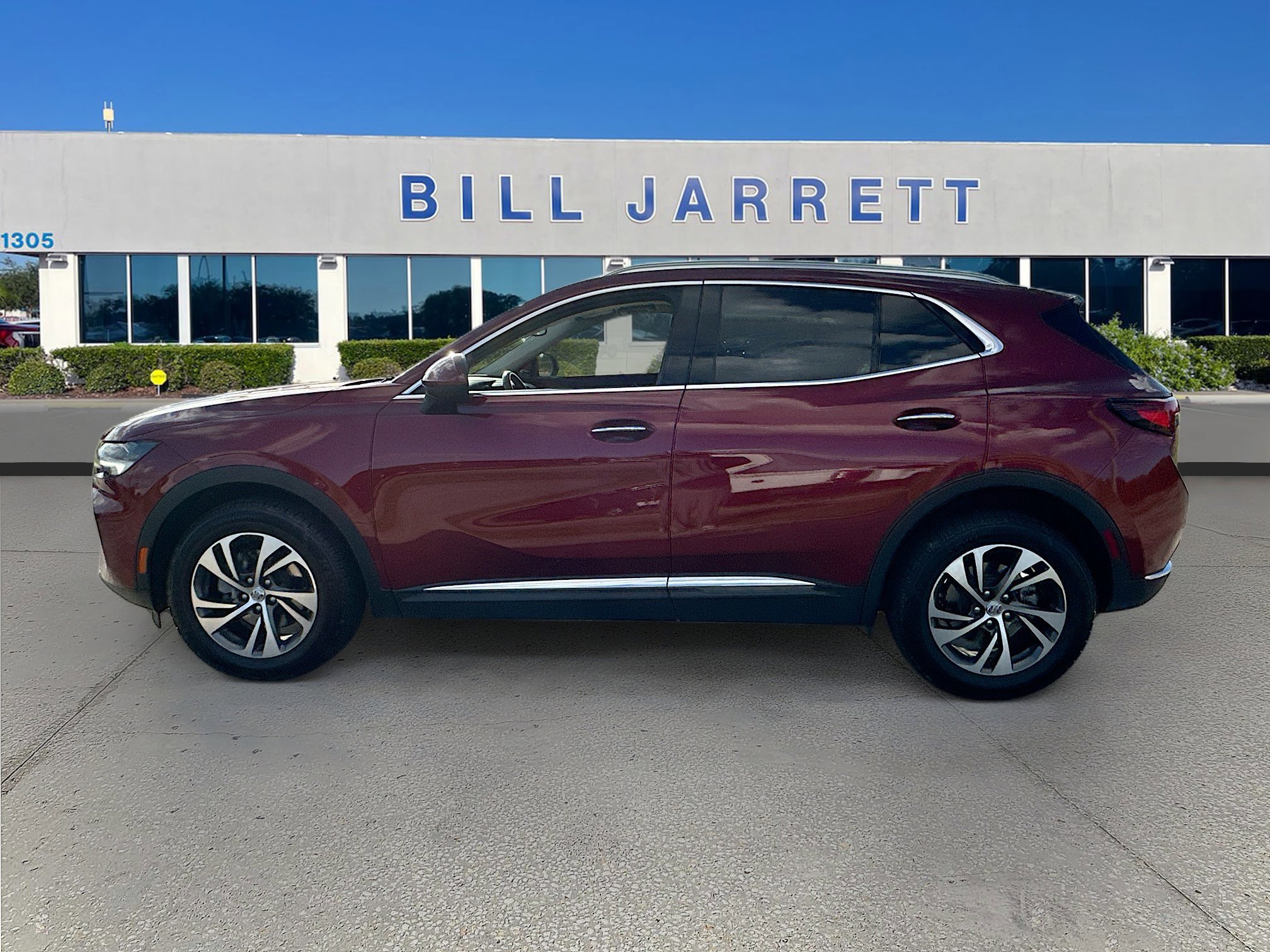 Used 2022 Buick Envision Essence w/ Safety Package image 2