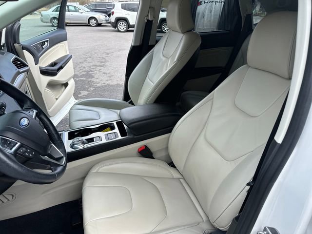 Certified 2022 Ford Edge Titanium AWD/4WD image 32
