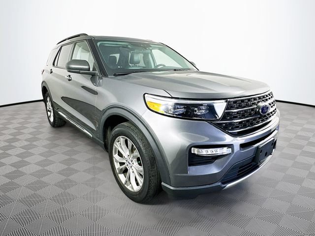 Certified 2023 Ford Explorer XLT w/ Equipment Group 202A AWD/4WD image 4