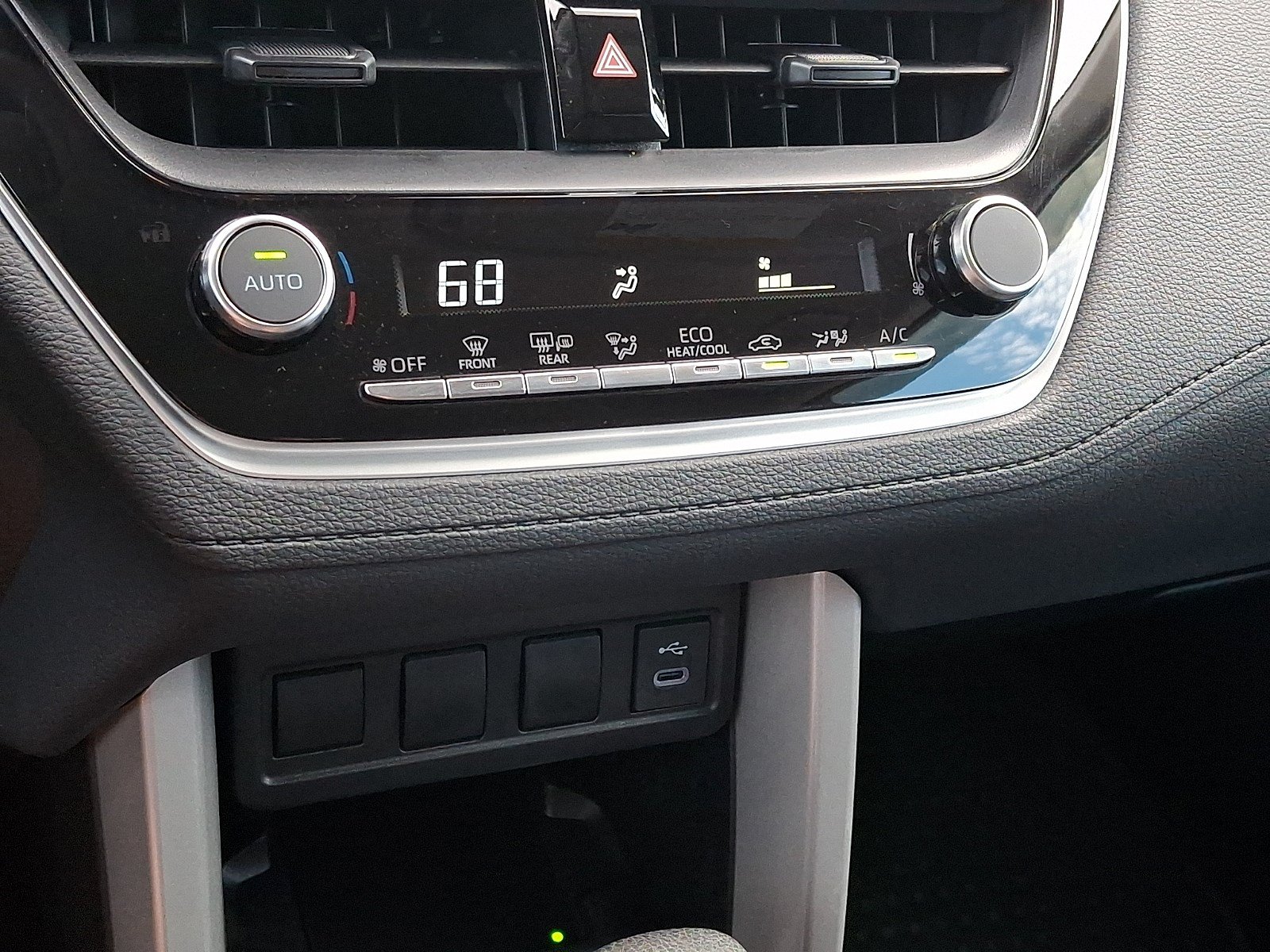 Used 2025 Toyota Corolla Cross LE FWD image 14