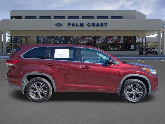 Used 2017 Toyota Highlander LE image 6