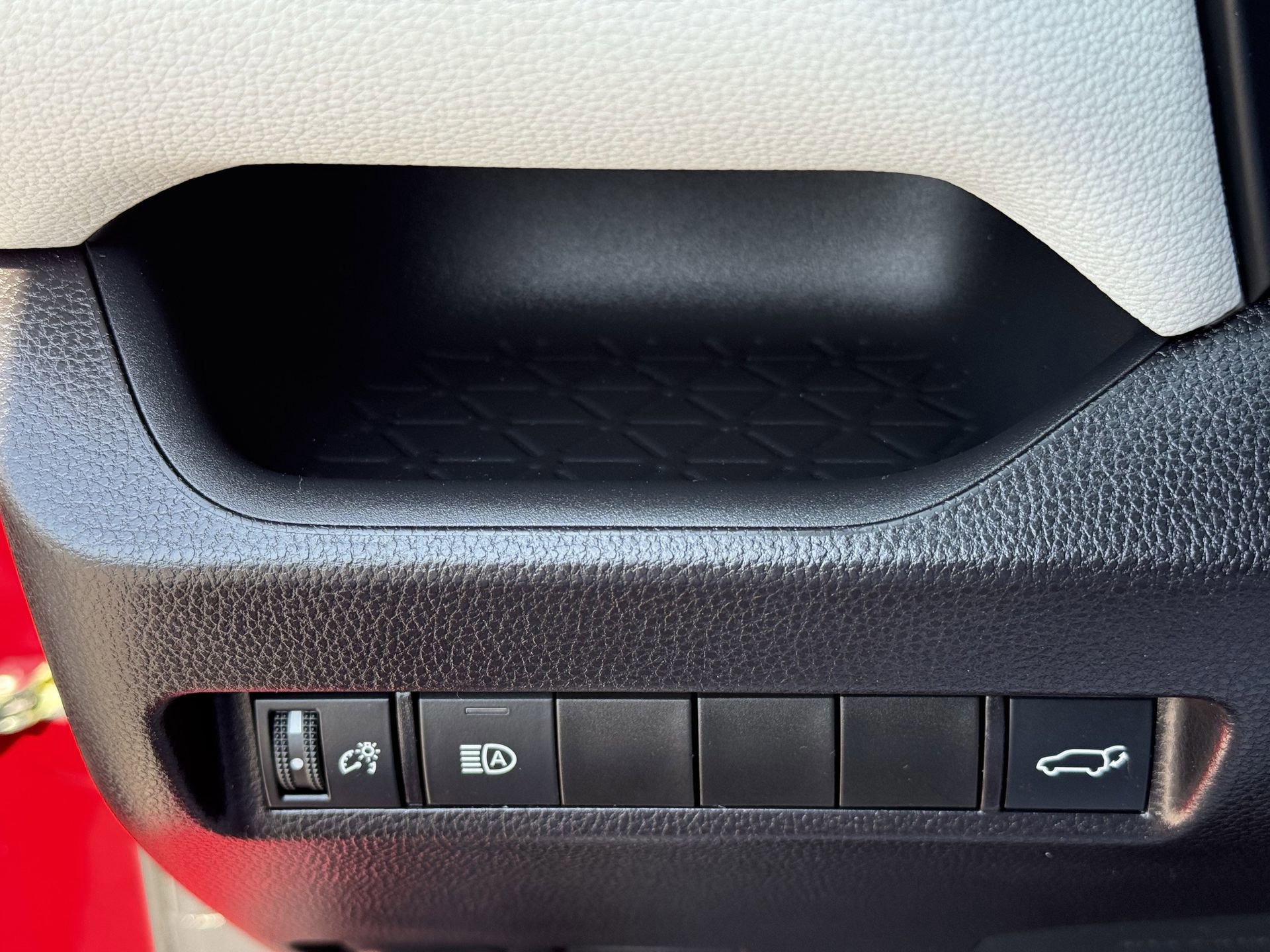 Used 2022 Toyota RAV4 XLE image 24