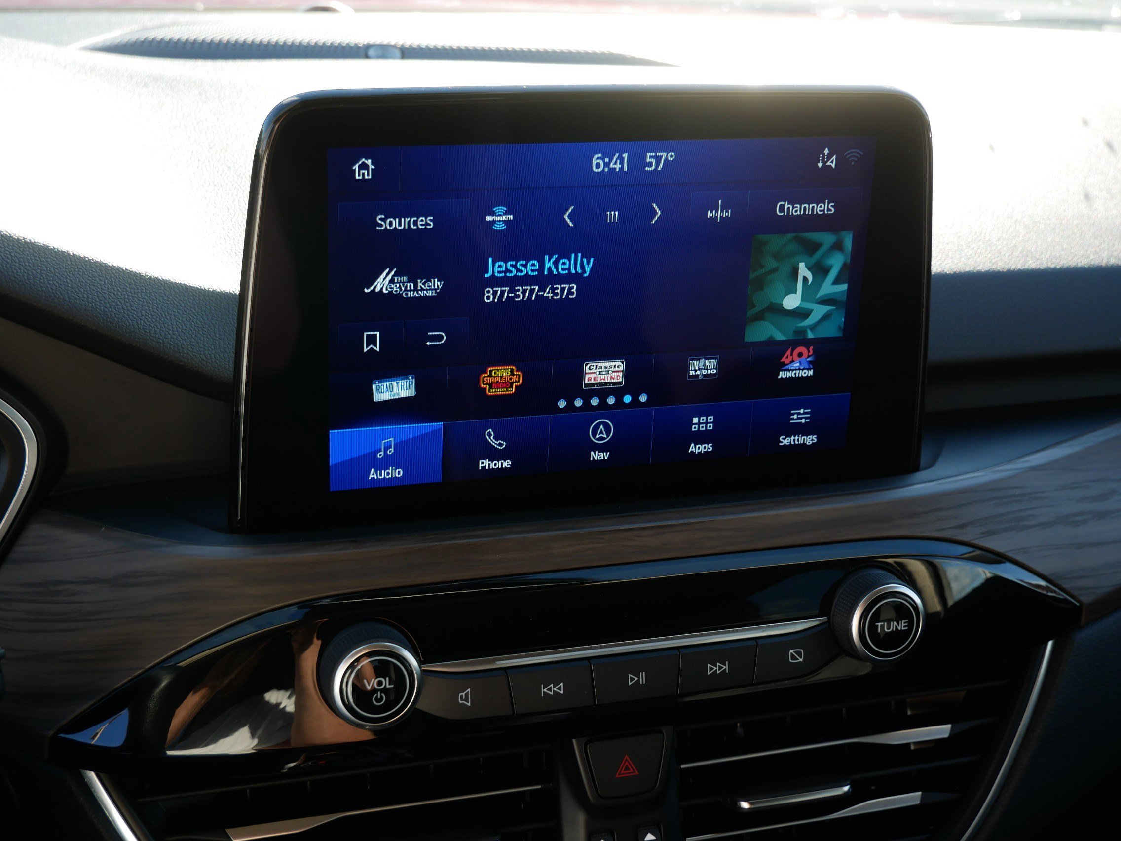 Certified 2020 Ford Escape Titanium AWD/4WD image 22