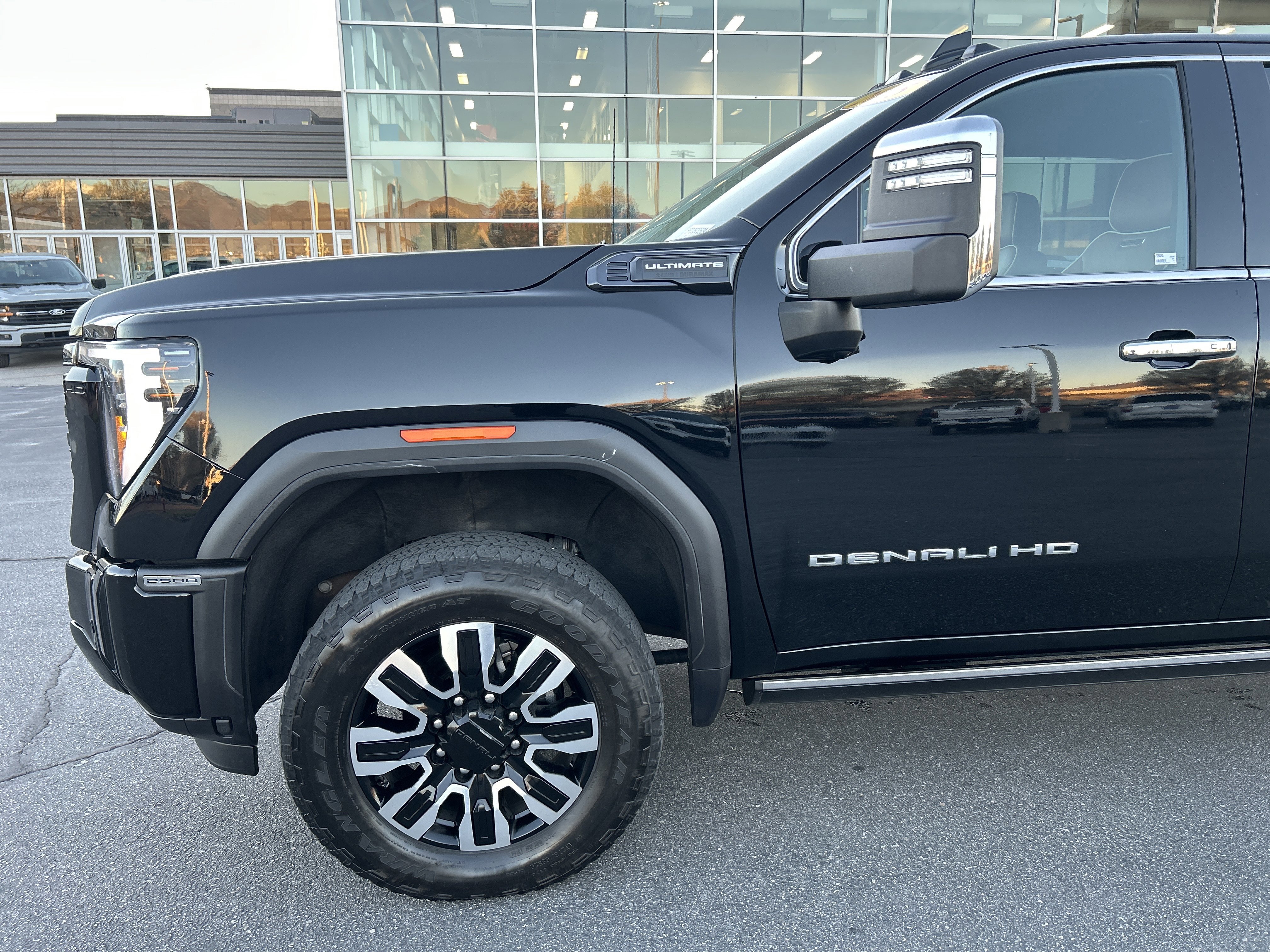 Used 2025 GMC Sierra 2500 Denali Ultimate w/ Max Trailering Package image 3