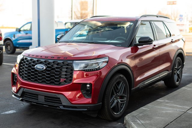 Certified 2025 Ford Explorer ST AWD/4WD image 7