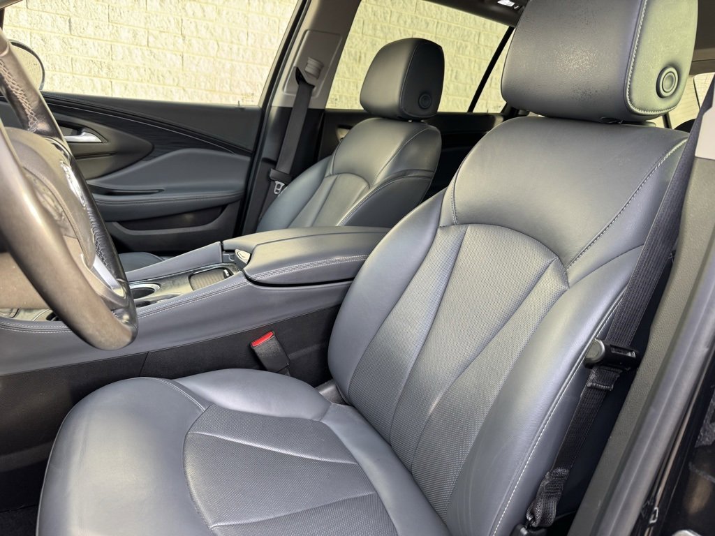 Used 2020 Buick Envision Essence image 9