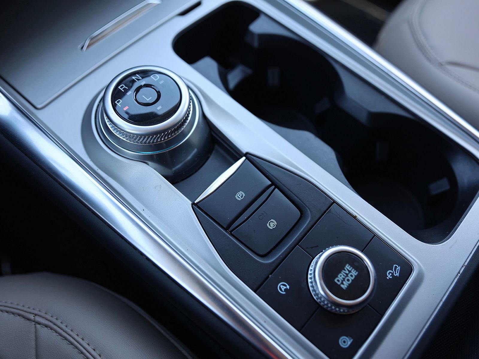 Certified 2023 Ford Explorer XLT w/ Equipment Group 202A image 31