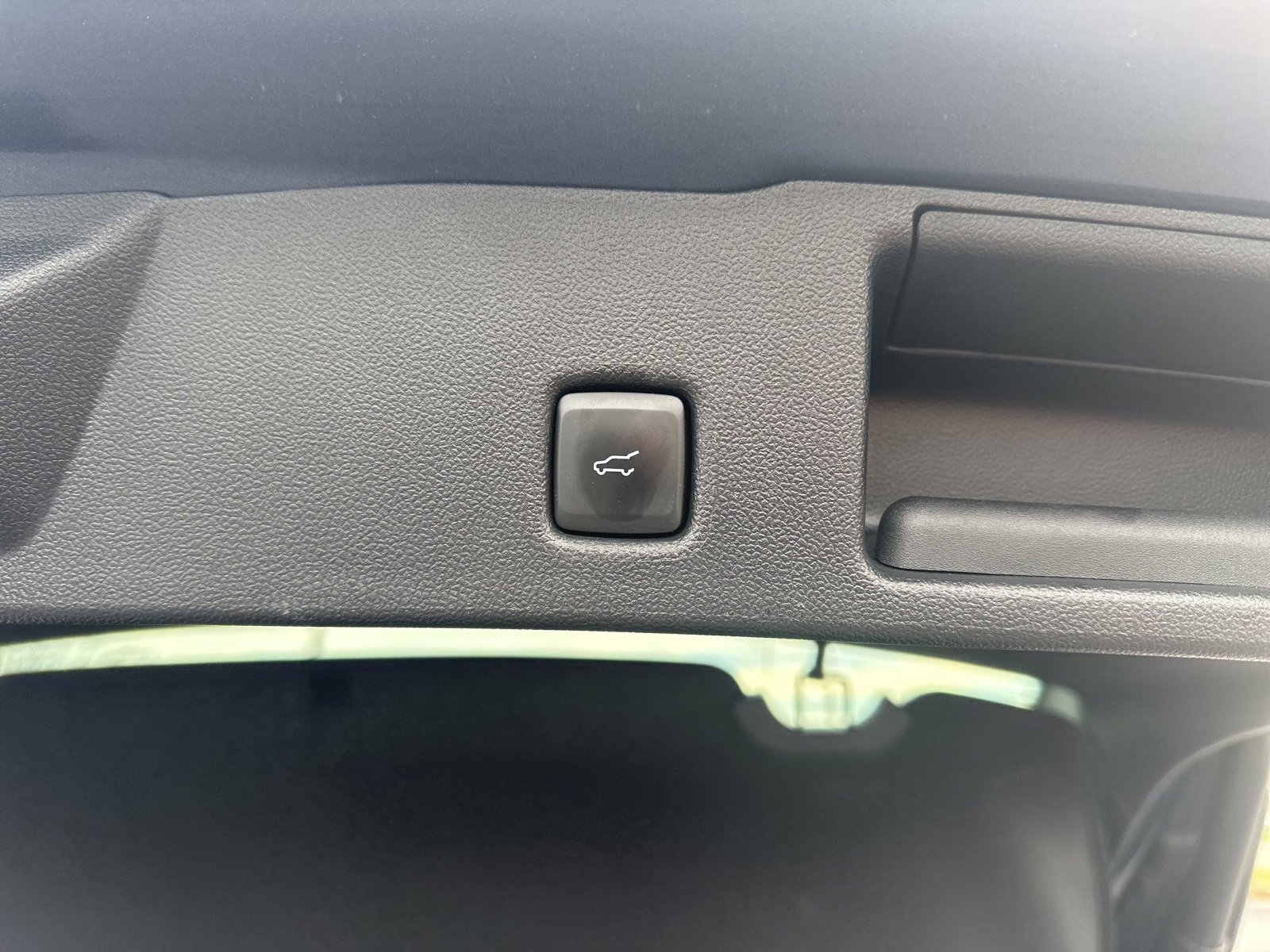 Certified 2020 Ford Escape Titanium image 22