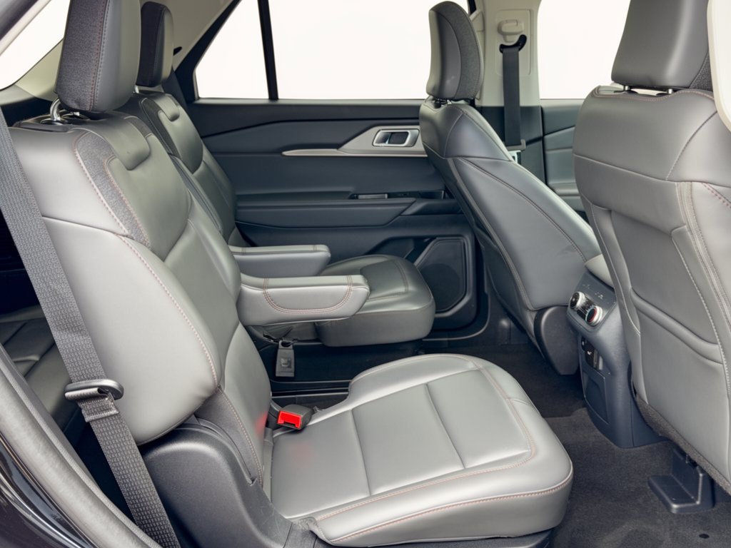 Certified 2025 Ford Explorer Active w/ Active Comfort Package AWD/4WD image 29