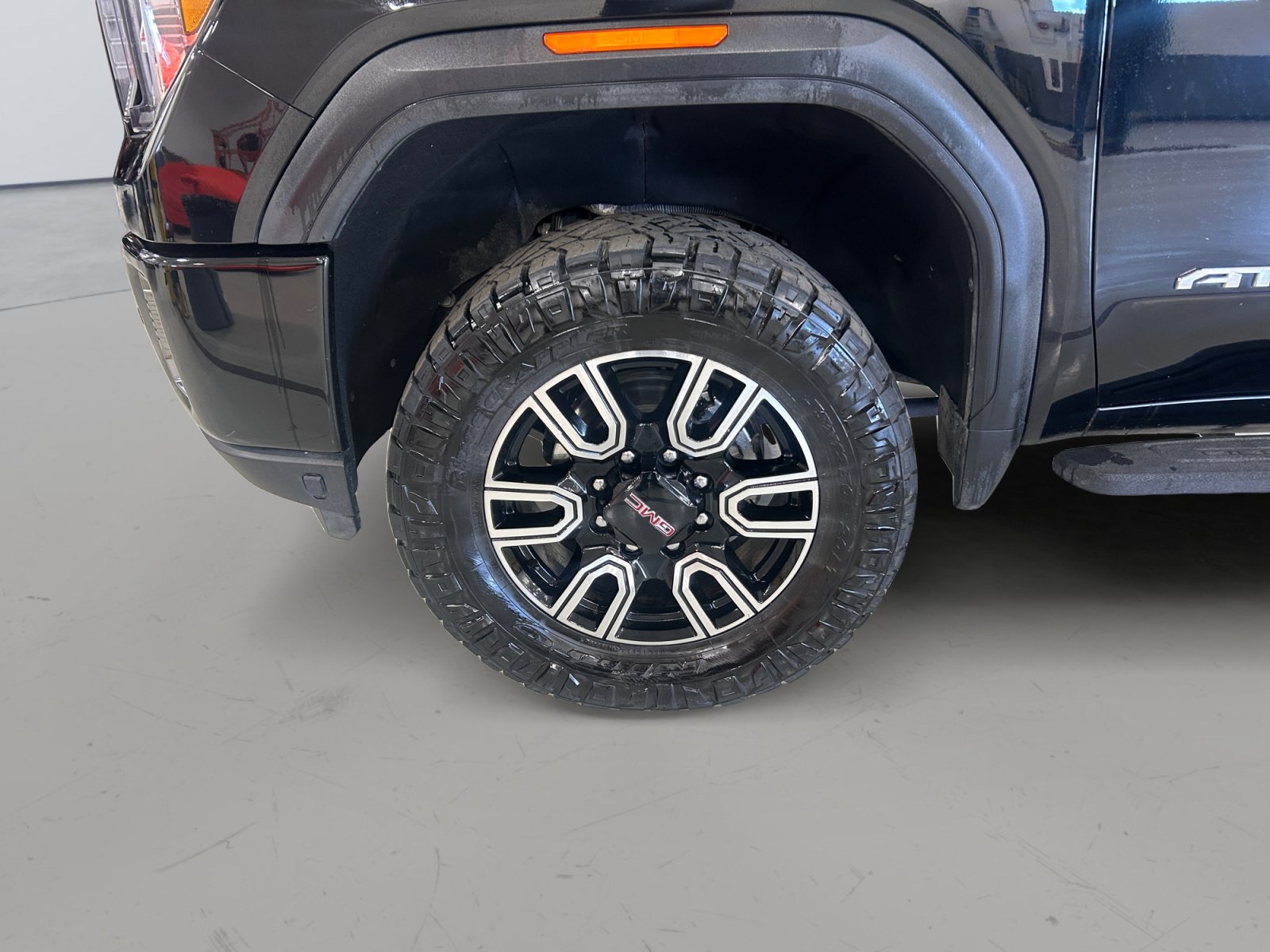 Used 2022 GMC Sierra 2500 AT4 w/ AT4 Premium Plus Package AWD/4WD image 9