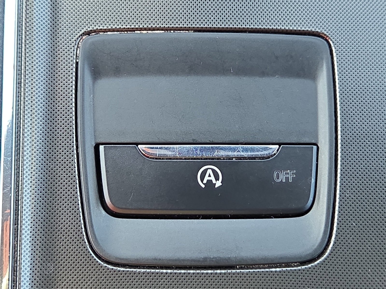 Certified 2024 Ford Edge ST-Line w/ Class II Trailer Tow Package image 18