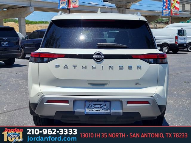 Used 2023 Nissan Pathfinder SL FWD image 4