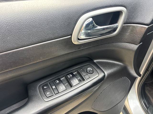 Used 2018 Jeep Grand Cherokee Laredo RWD image 16