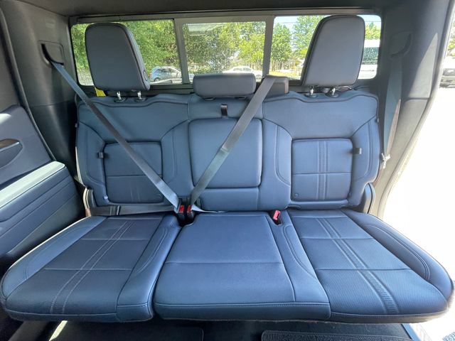 Used 2024 Chevrolet Silverado 1500 High Country w/ Technology Package AWD/4WD image 14
