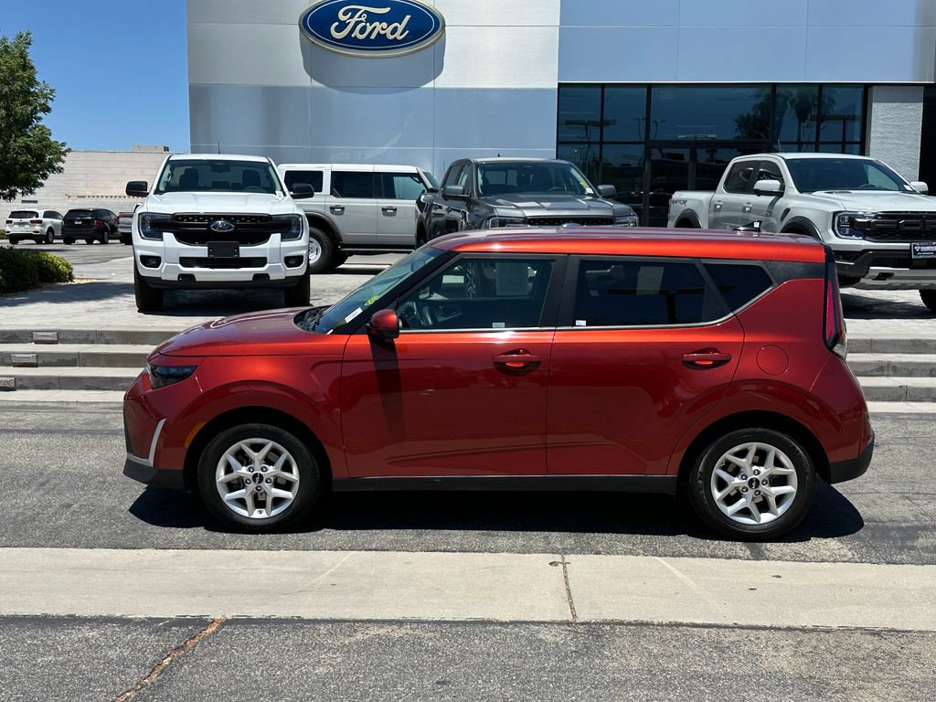 Used 2024 Kia Soul LX w/ Option Group 015 FWD image 3