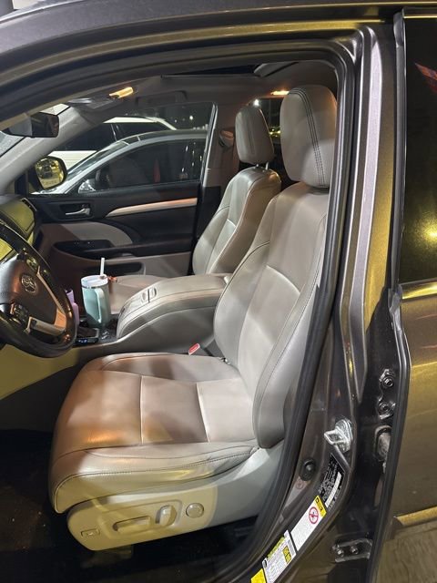 Used 2019 Toyota Highlander XLE image 6