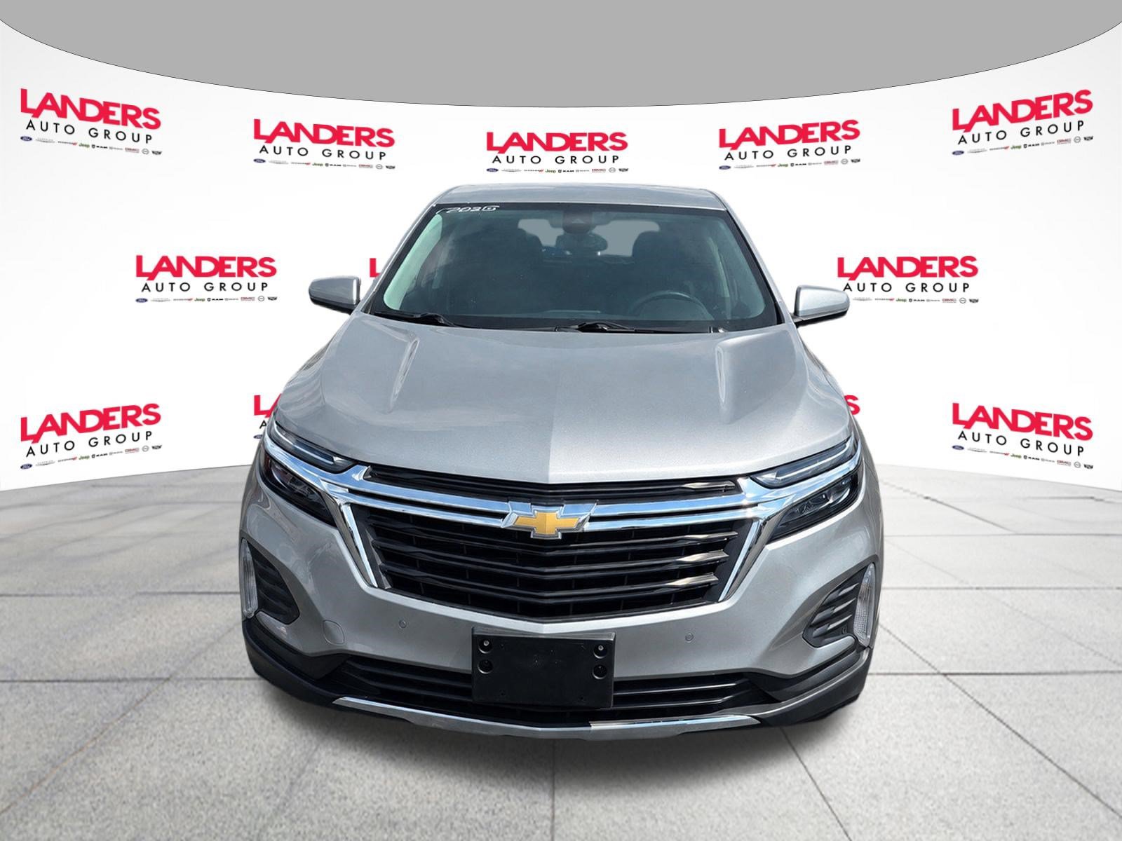 Used 2023 Chevrolet Equinox LT FWD image 2