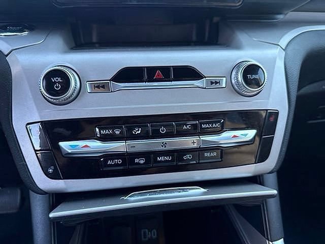 Certified 2023 Ford Explorer XLT w/ Equipment Group 202A AWD/4WD image 26
