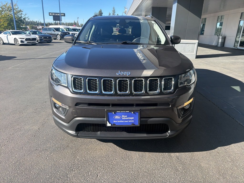 Used 2017 Jeep Compass Latitude w/ Popular Equipment Group FWD image 2