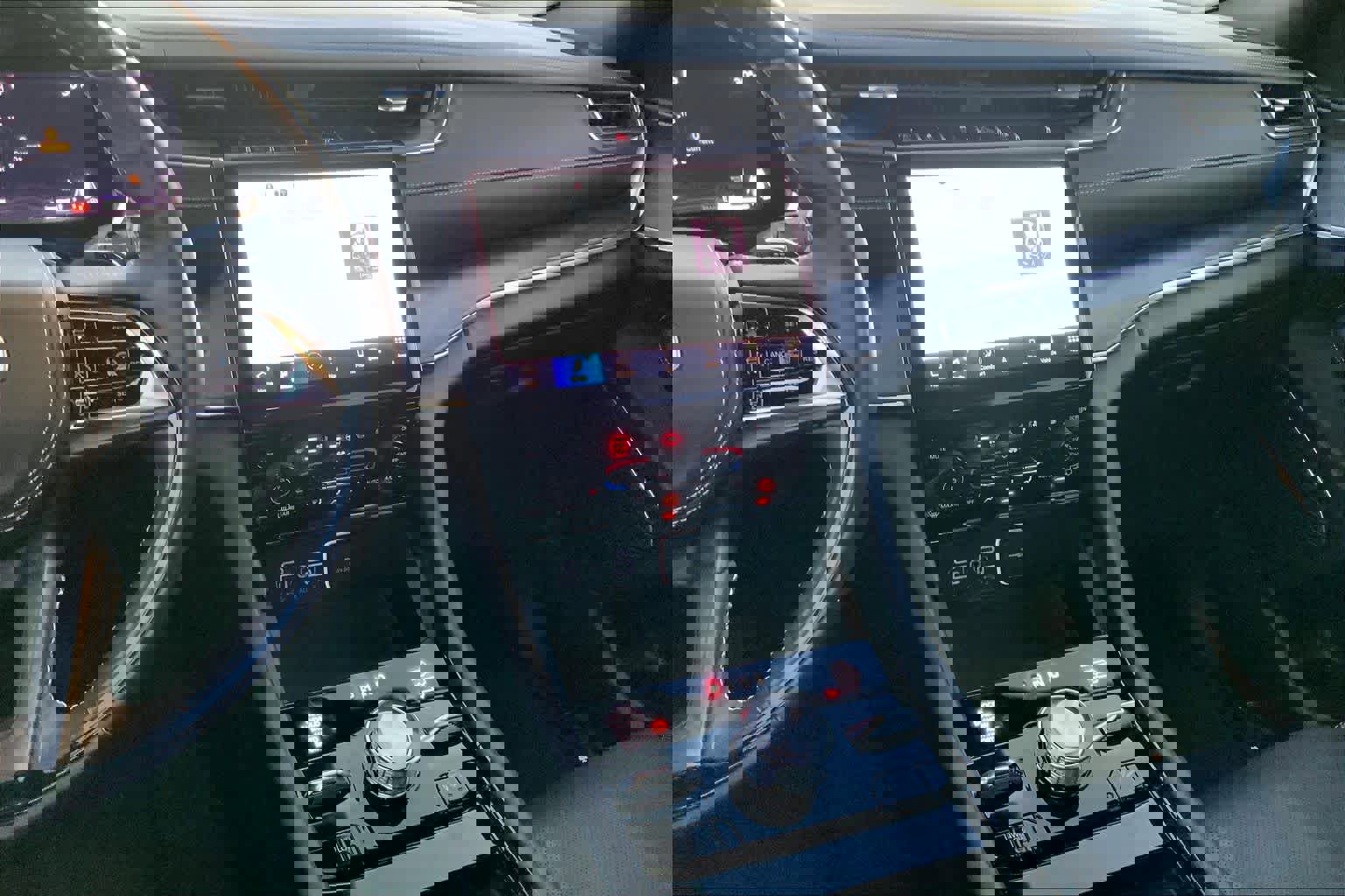 Used 2023 Jeep Grand Cherokee L Overland w/ Advanced Protech Group III image 9