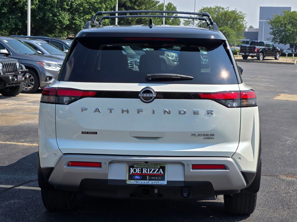 Used 2024 Nissan Pathfinder Platinum image 3