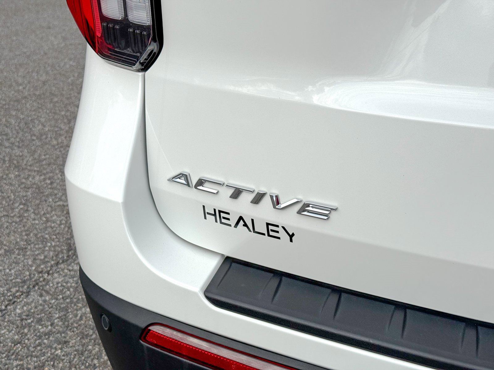 Certified 2025 Ford Explorer Active image 13