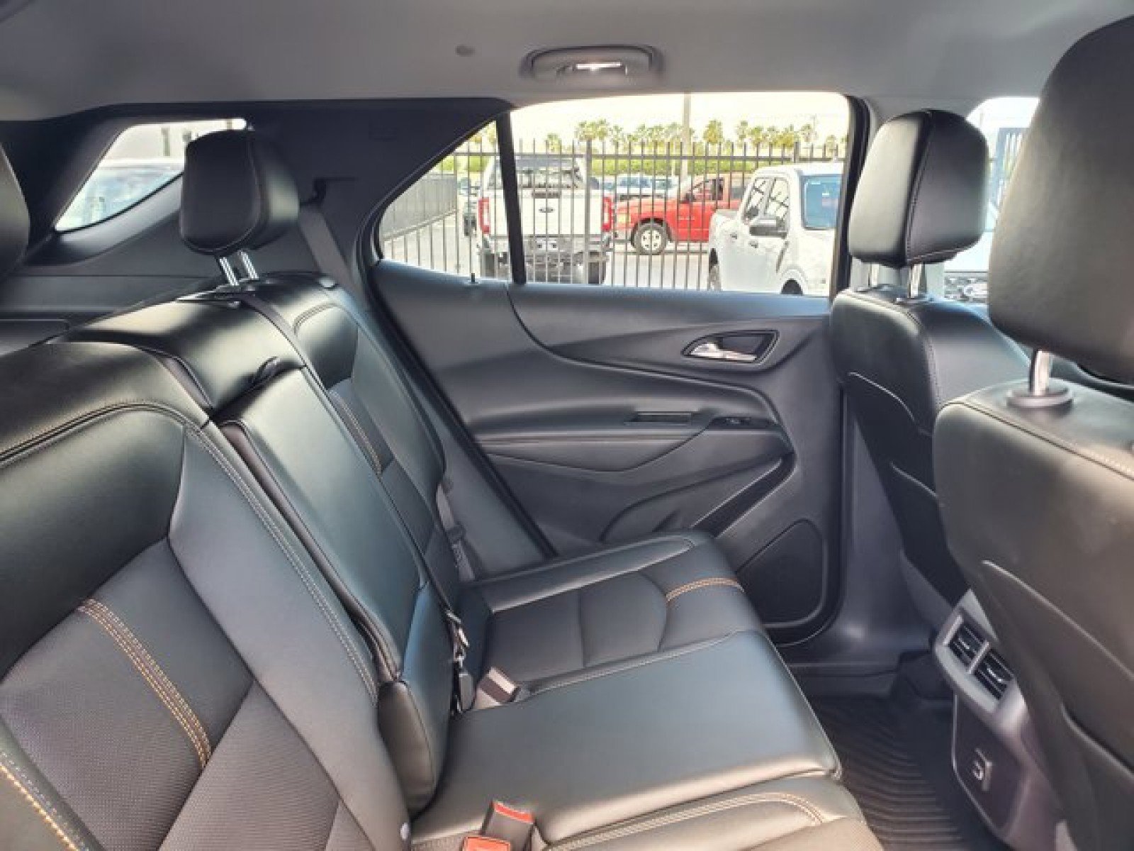 Used 2024 Chevrolet Equinox Premier AWD/4WD image 32