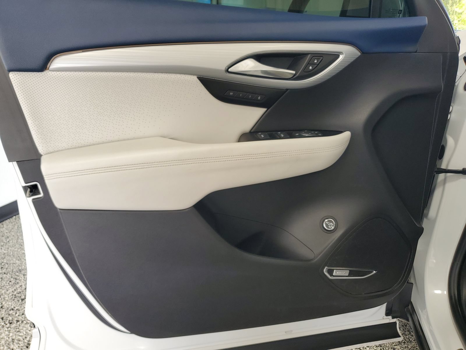 Used 2024 Buick Envision Avenir AWD/4WD image 13