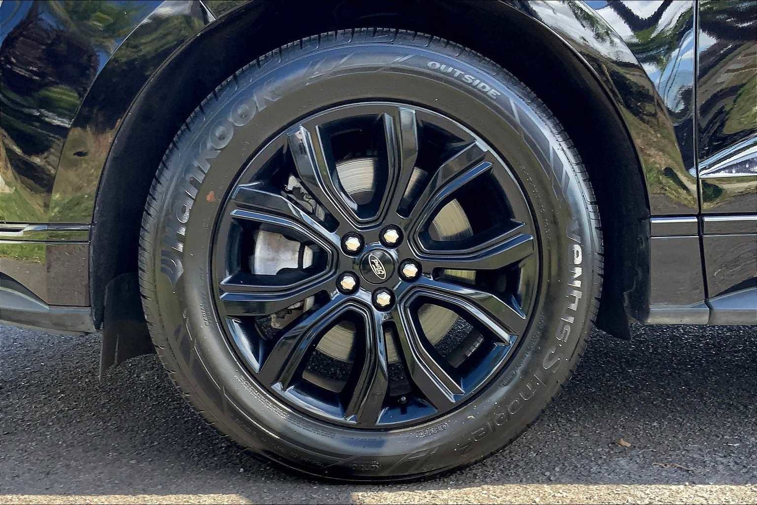 Certified 2022 Ford Edge SE w/ Black Appearance Package image 8