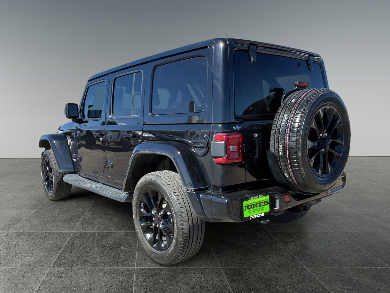 Used 2020 Jeep Wrangler Unlimited Sahara AWD/4WD image 4