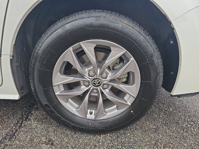 Used 2021 Toyota Sienna XLE w/ XLE Plus Package FWD image 33