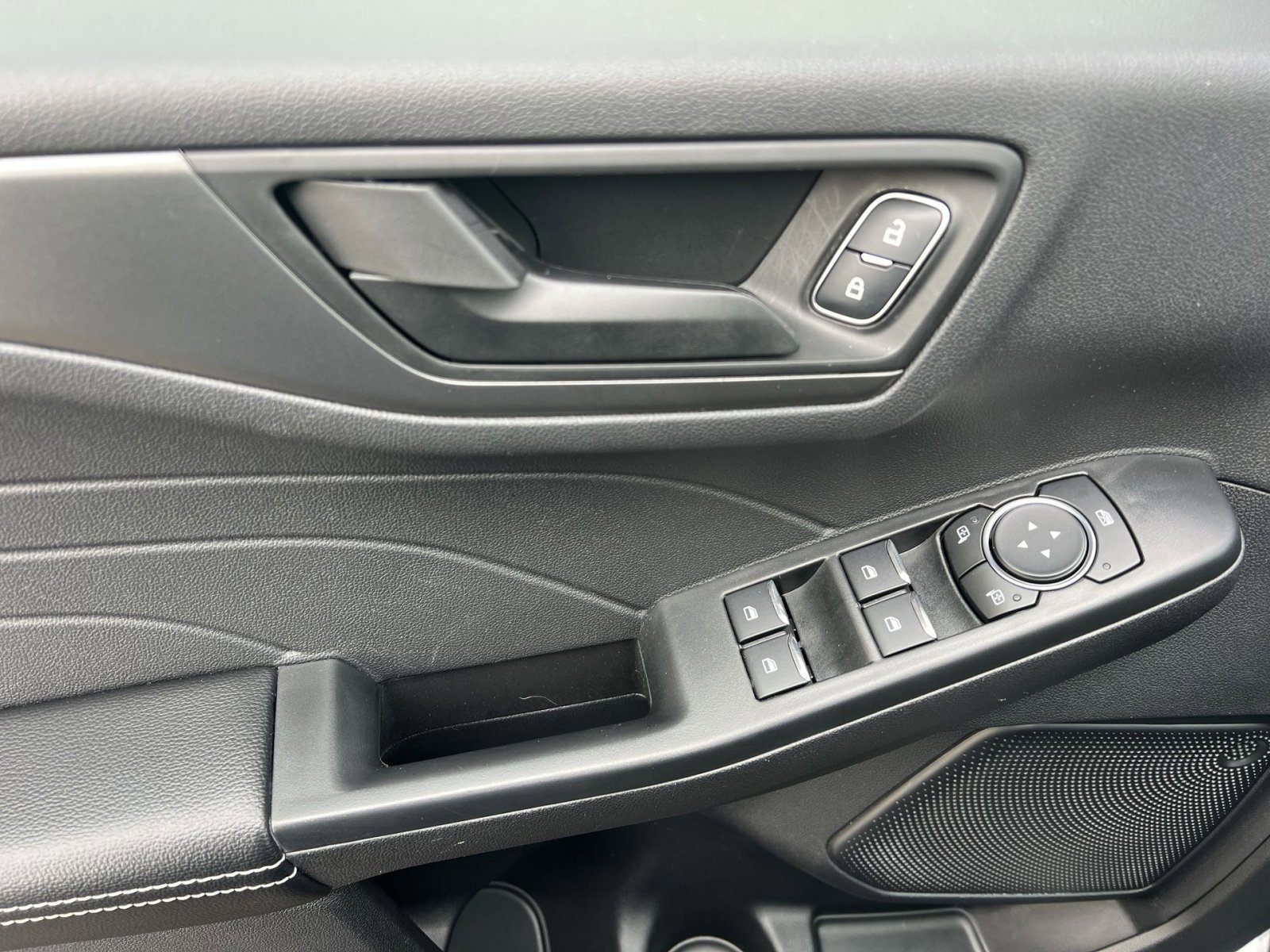 Certified 2025 Ford Escape Active image 15