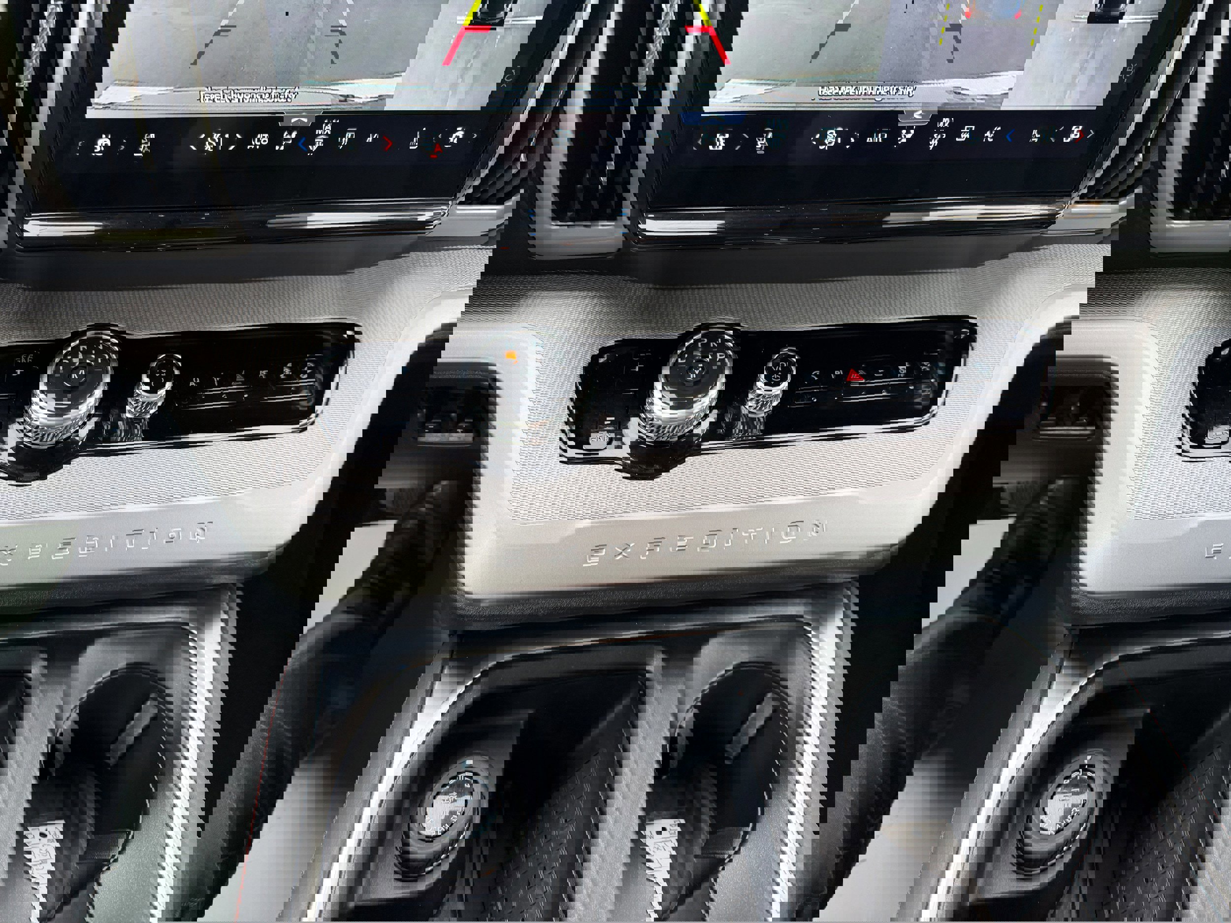 Certified 2025 Ford Expedition Active image 25