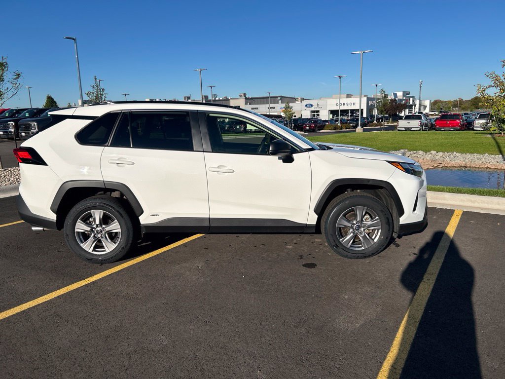 Used 2025 Toyota RAV4 LE AWD/4WD image 7