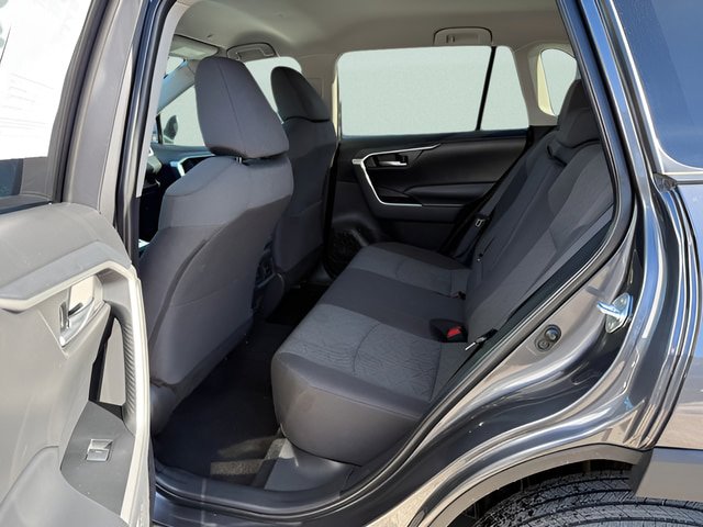 Used 2023 Toyota RAV4 XLE AWD/4WD image 5