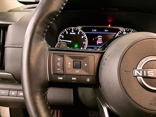 Used 2023 Nissan Pathfinder SL w/ Black Appearance Package AWD/4WD image 17